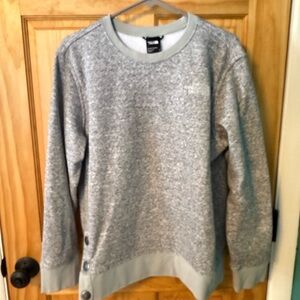 Women’s crew neck with buttons